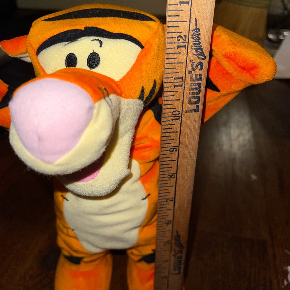 ⭐️TumbleTime Tigger Animatronic Plush Toy “12 inches 2005 Fisher Price - Picture 8 of 14
